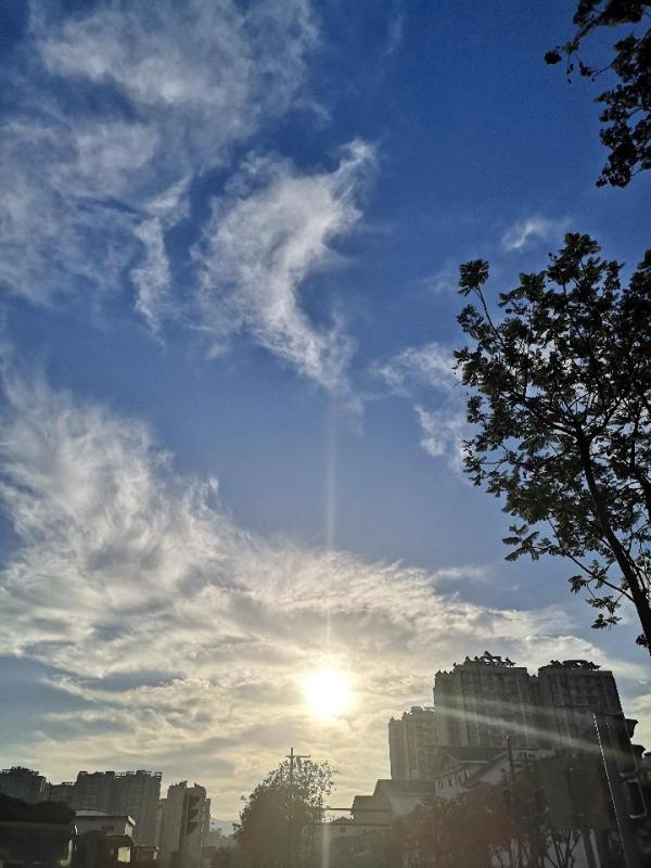 很好奇女朋友跟前男友_很好用的天气软件_天气很好的朋友圈文案